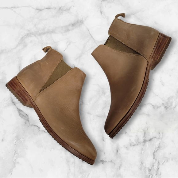 Nisolo Everyday Chelsea Boot Suede Sand Size 8.5